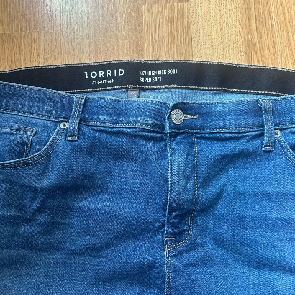 Torrid Sky High Kick Boot Jeans – Size 22 - Picture 4 of 4